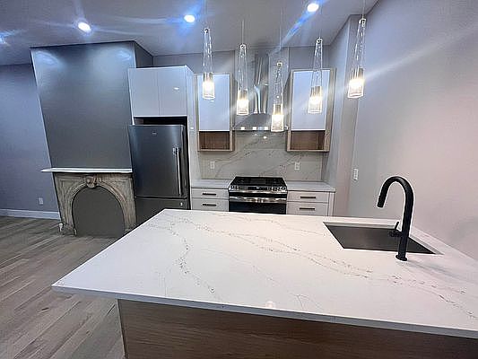 4th image of 136 Quincy St #2A