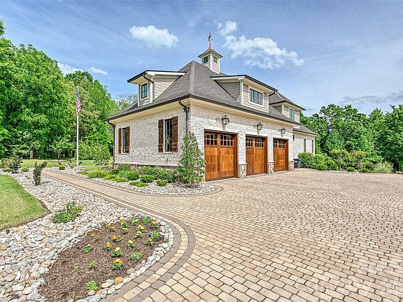 5th image of 1430 Rosehill Dr