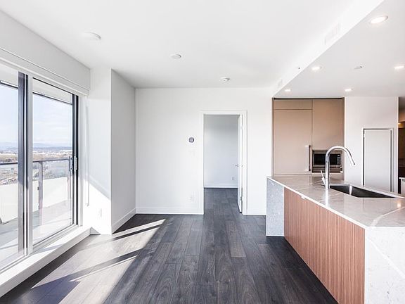 5th image of 7977 Lansdowne Rd #1408