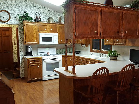 5th image of 4220 Yorkshire Ct