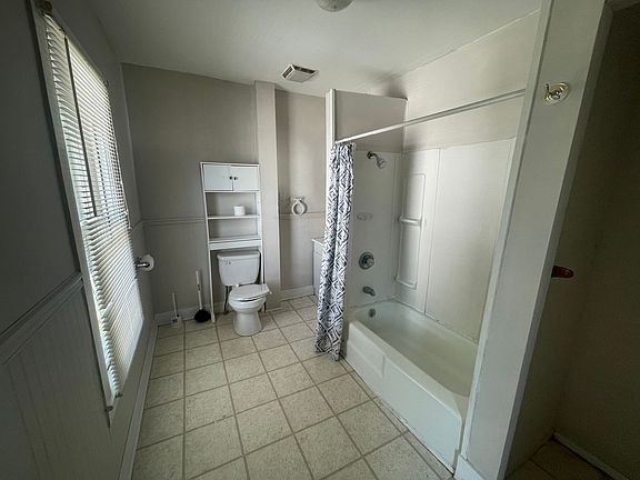 2nd image of 21 Sands St
