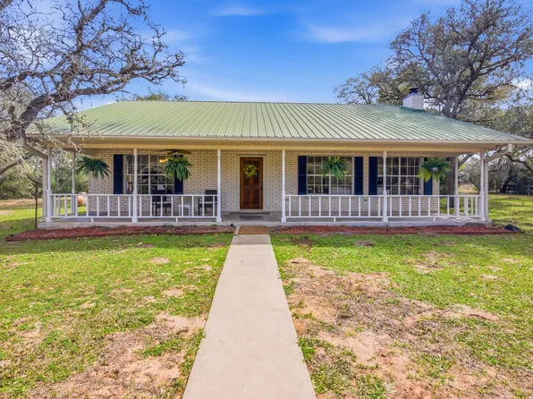 11847 Friar Rd, Cuero, TX 77954