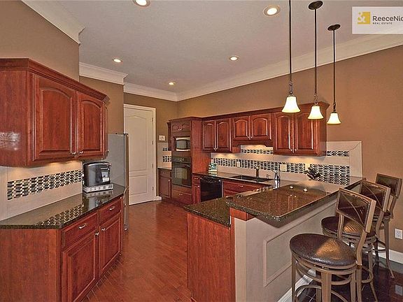 Built-in appliances, nice sized pantry and bar stool seating