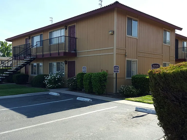 VICTORIA PARK APARTMENTS — Photo 7