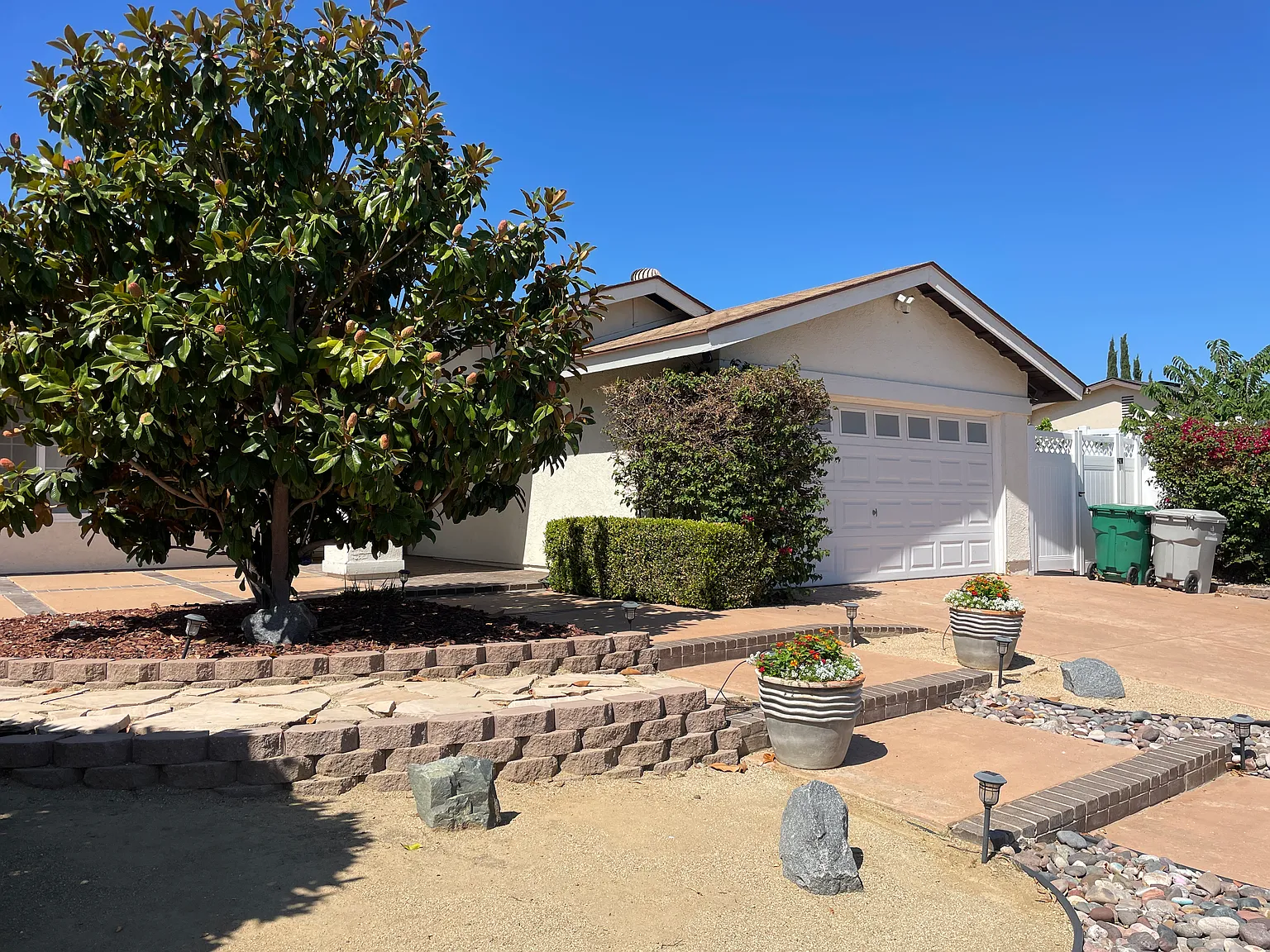 4 bed, 1864 sqft, $4,950 — Photo 2