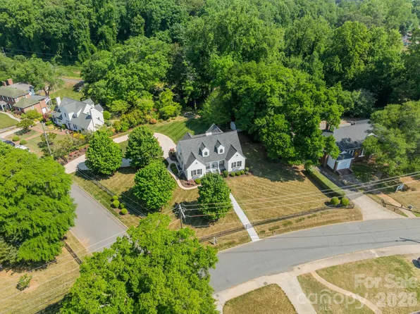 27 Circle Dr, Belmont, NC 28012