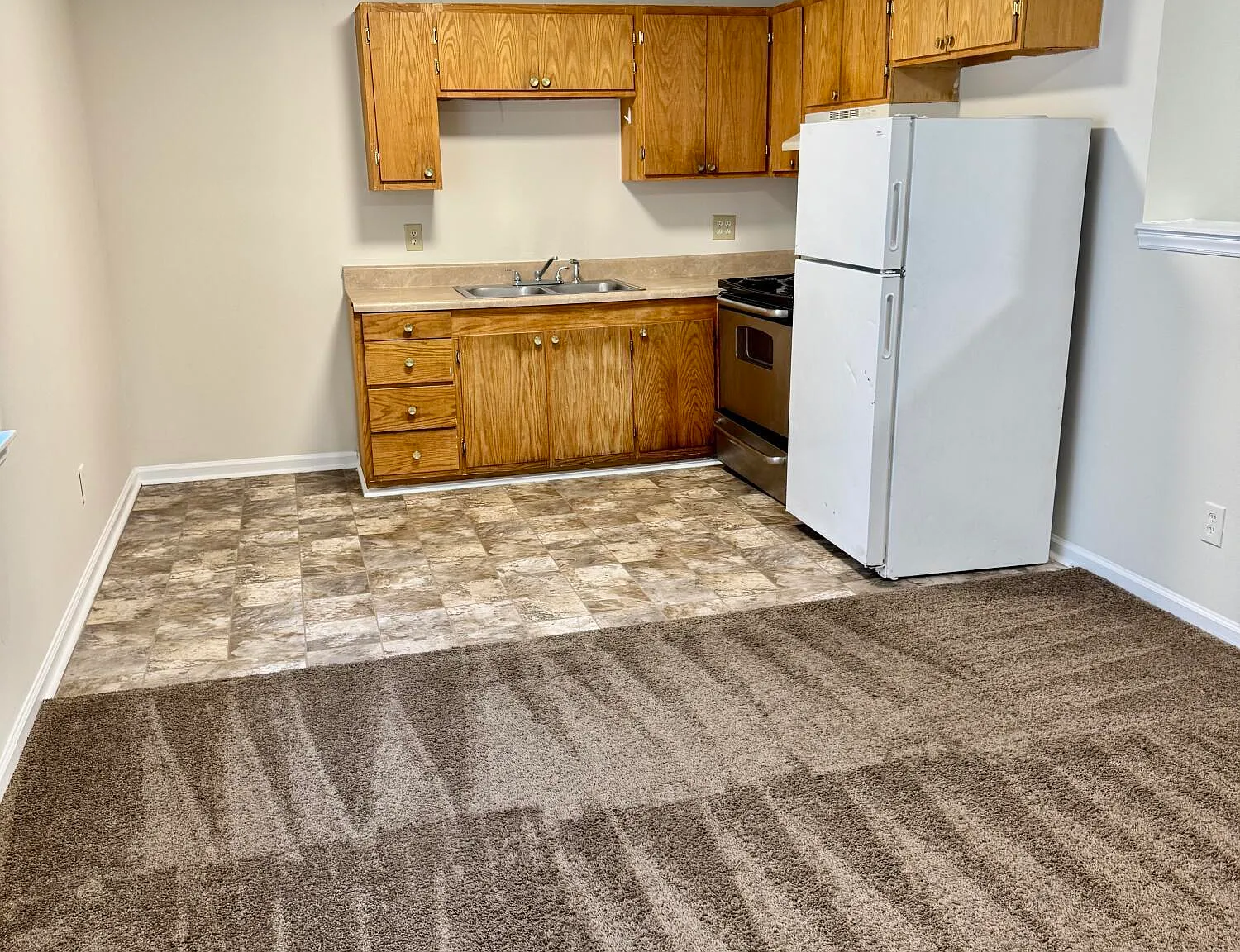 2 bed, 1.0 bath, $750 — Photo 2