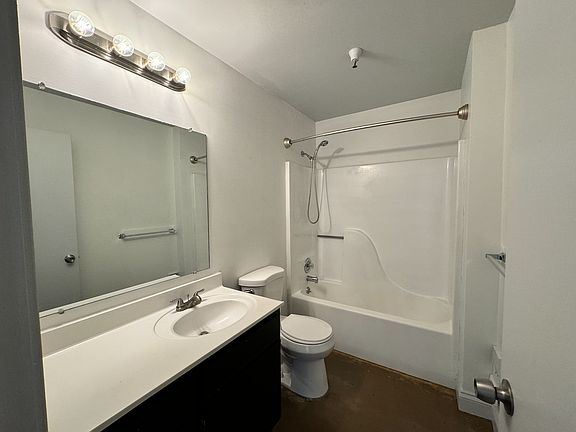 3rd image of 510 Delaware St APT 204