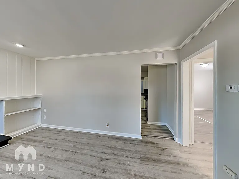 1026 Elaine Rd — Photo 5