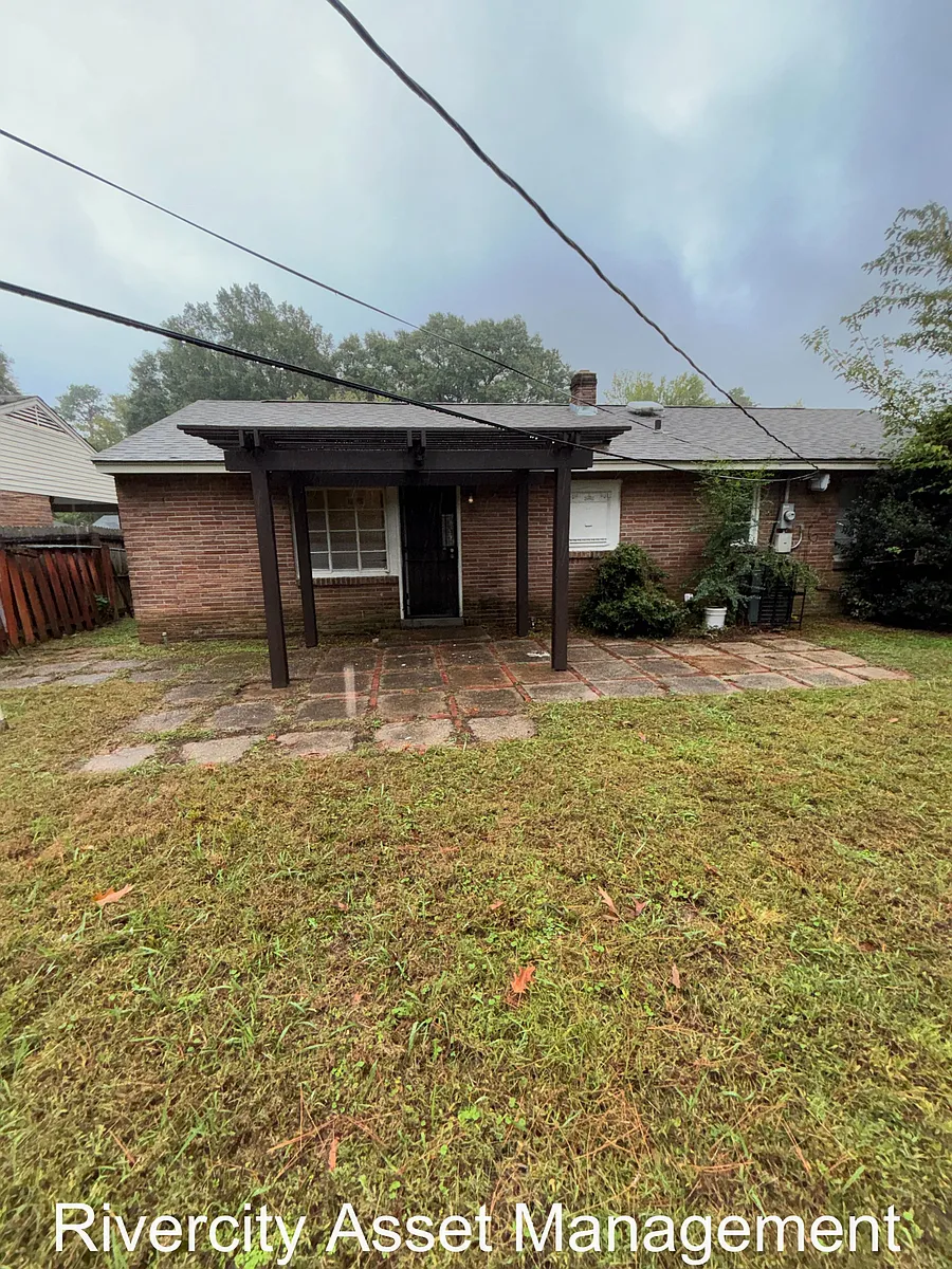 Building Photo - 1419 Briarwood Dr