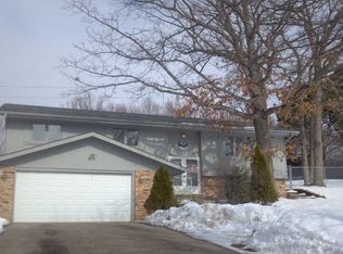 1331 Wilderness Run Dr, Eagan, MN 55123