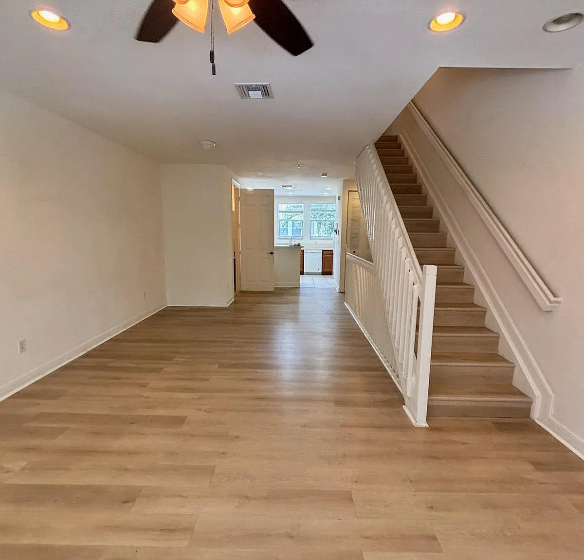 2 bed, 2.5 bath, 1326 sqft, $2,650 — Photo 3