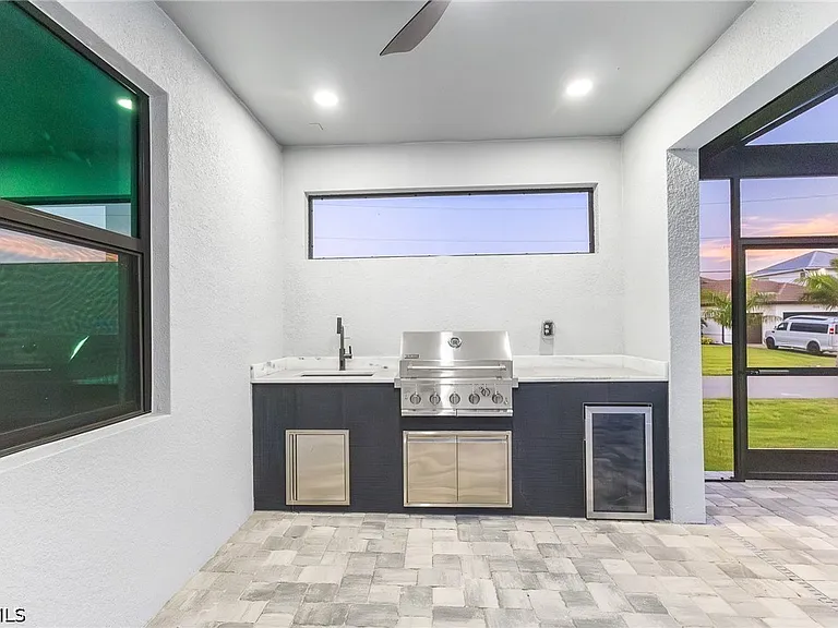 142 SW 33rd Pl — Photo 30