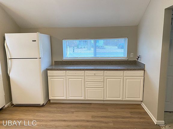 5th image of 21150 Avon Ln