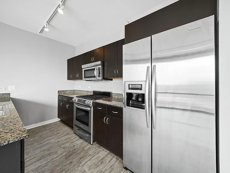 860 W Blackhawk St #2401 — Photo 10