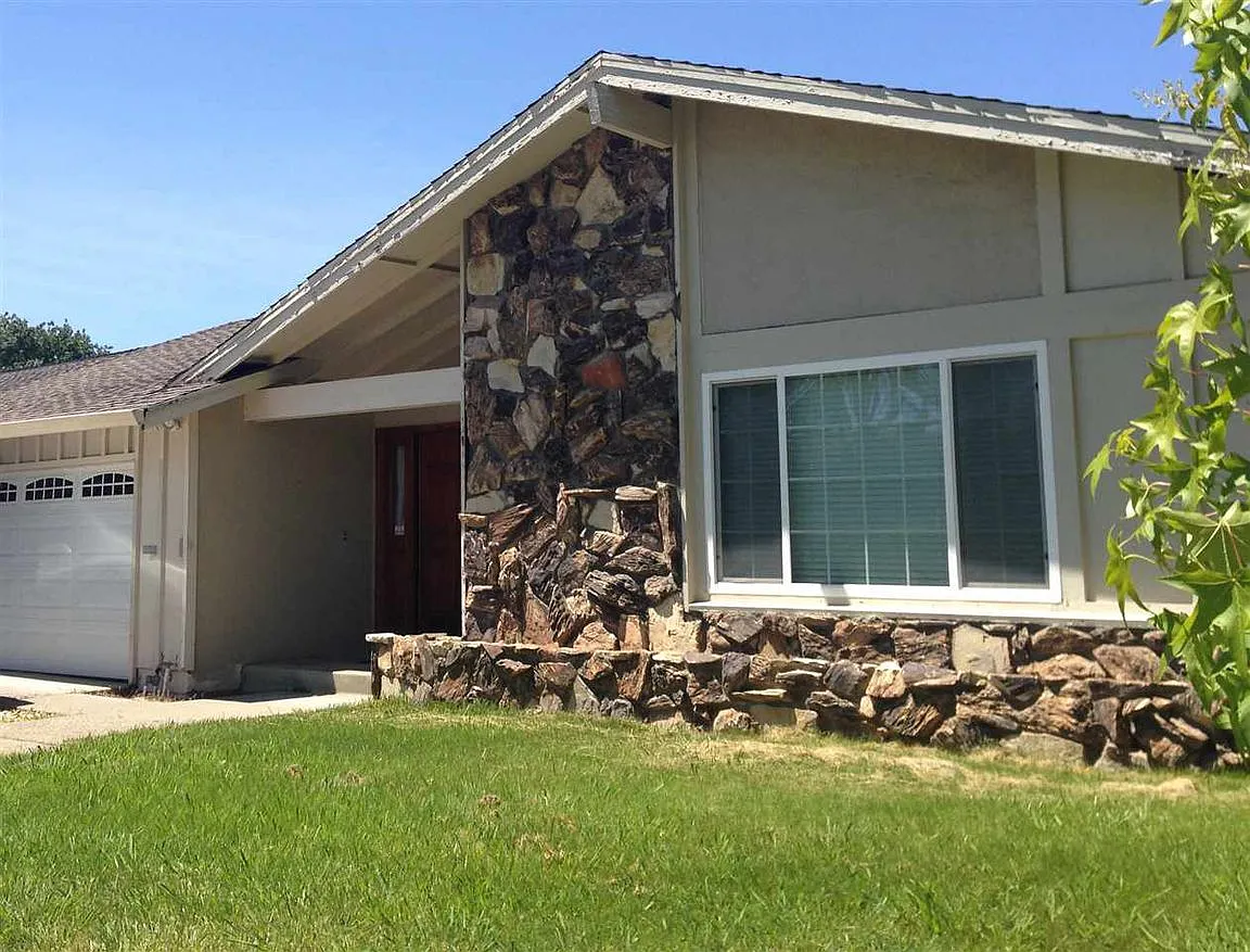 1073 Geneva St photo 1