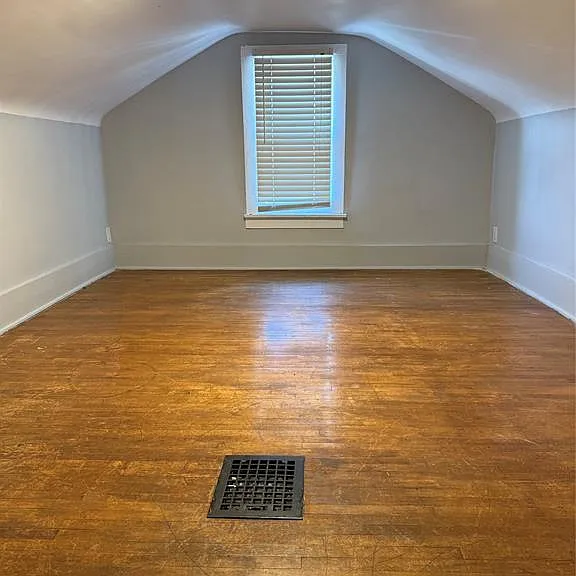 1814 Cadillac St — Photo 17