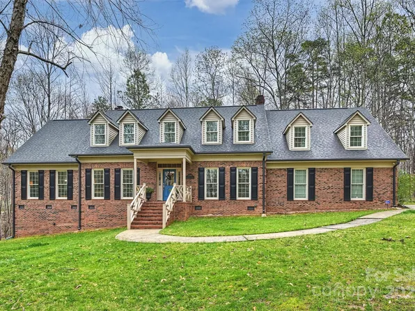 2305 Beechwood Dr, Waxhaw, NC 28173