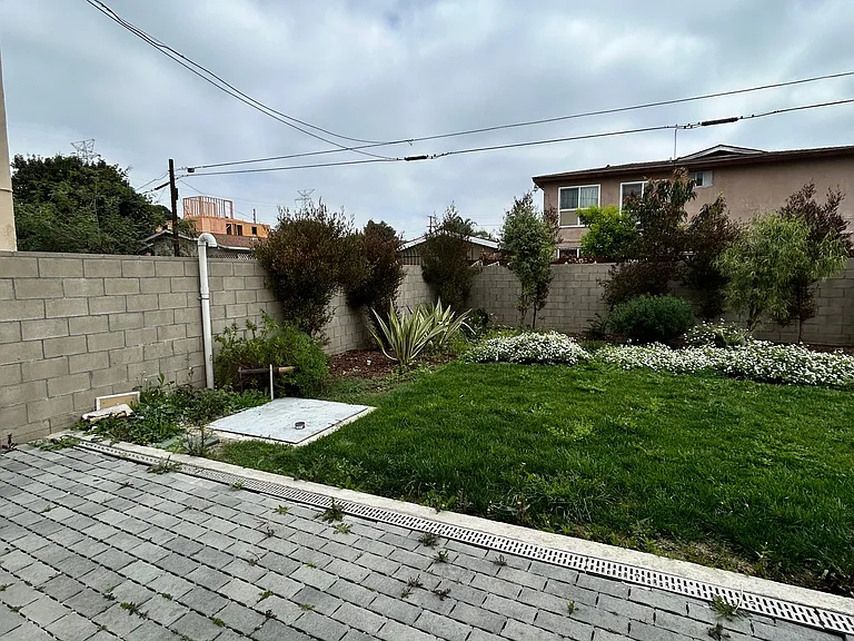 9300 Compton Ave — Photo 15