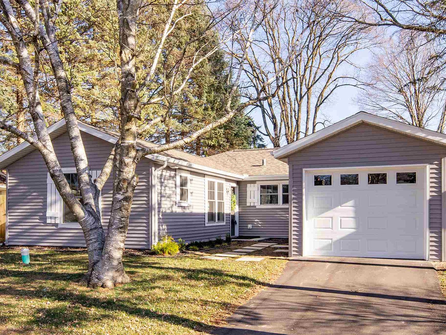 1718 Churchill Dr South Bend In 46617 Zillow