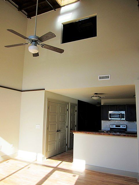 1st image of 701 Jefferson Ave #106