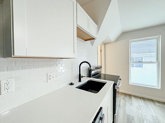 3rd image of 3507 Latonia Ave #2