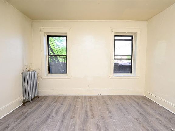 3rd image of 471 S 5th Ave APT 1