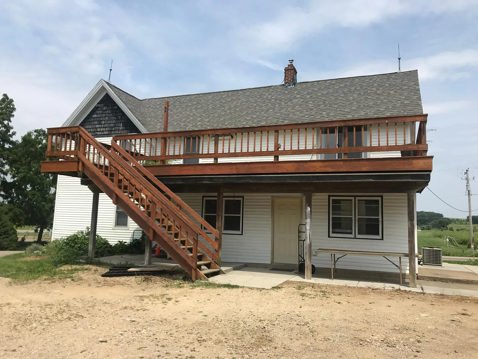 4 bed, 2300 sqft, $2,950 — Photo 2