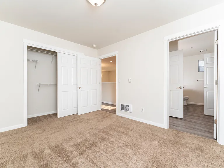 1x1 Deluxe w/Garage - 881 Sq Ft 1x1 Deluxe w/Garage - 881 Sq Ft