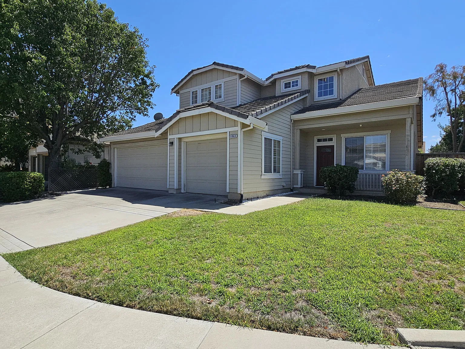 4 bed, 2189 sqft, $3,490 — Photo 2