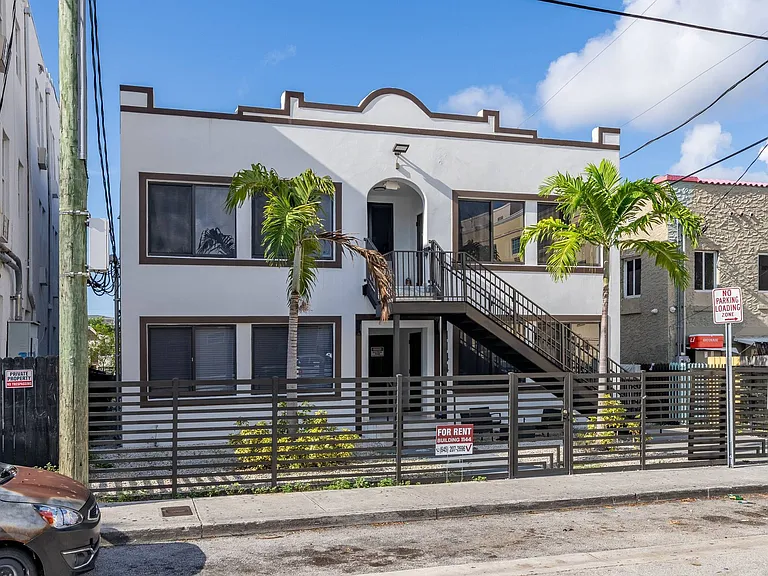 2/1 $2,000/mo, newly renovated in Little Havana! / 2/1 $2,000/mes, remodelado en Little Havana. — Photo 4