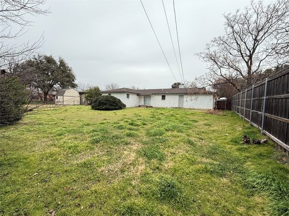1136 Simpson Dr, Hurst, TX 76053