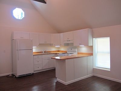 3rd image of 1610 Sinclair Ln