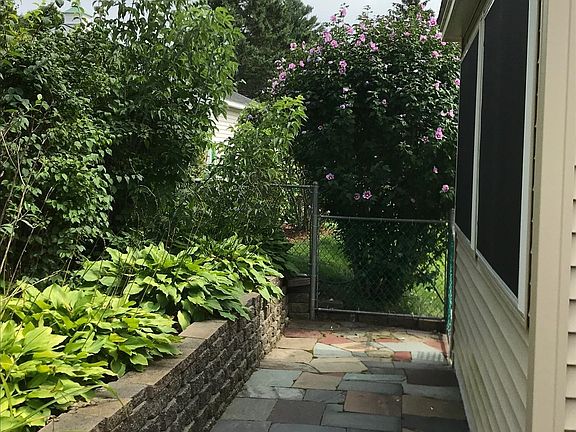 5th image of 39 Dearborn Avenue