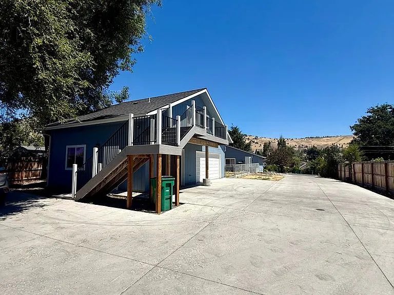 1104 Kane St — Photo 6