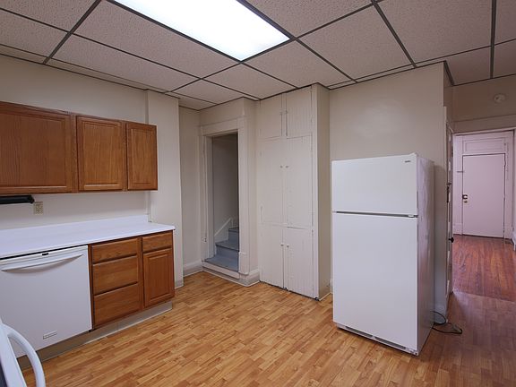 2nd image of 150 W Norwich Ave