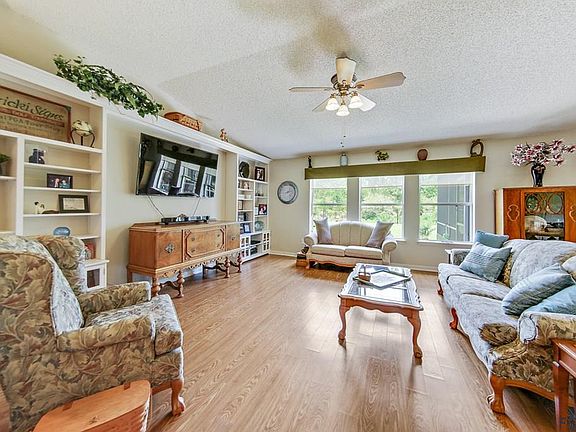 3rd image of 122 London Dr