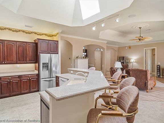 3rd image of 2832 Briarwood Ln