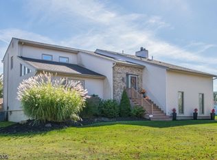 11 Atlantis Dr, Succasunna, NJ 07876