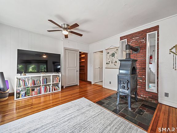 4th image of 132 East Lake Street