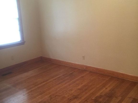 3rd image of 203 Kelly Dr