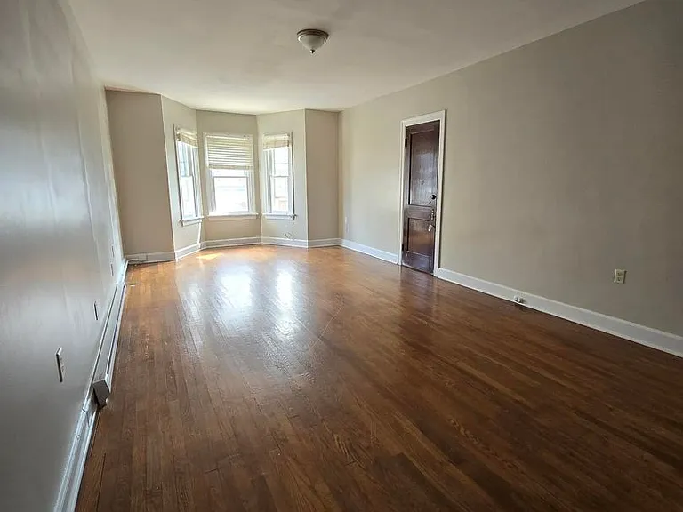 145 E North Ave — Photo 12
