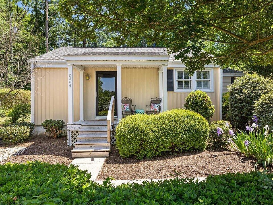 1st image of 2204 Brewer St