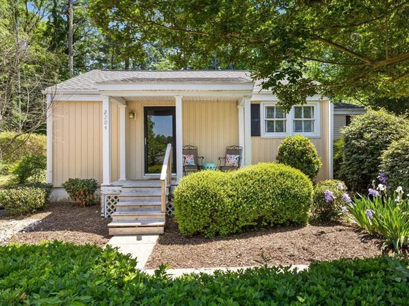 2204 Brewer St, Raleigh, NC 27608