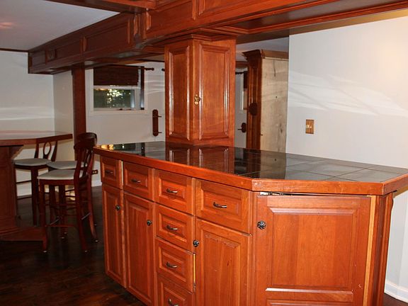 2nd image of 4148 N Clarendon Ave #Gdn