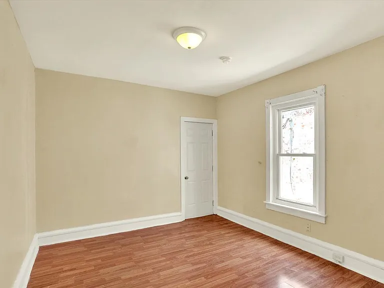 234 W Douglass St — Photo 18
