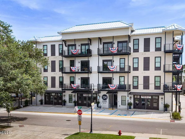 124 Court St #305, Bay Saint Louis, MS 39520