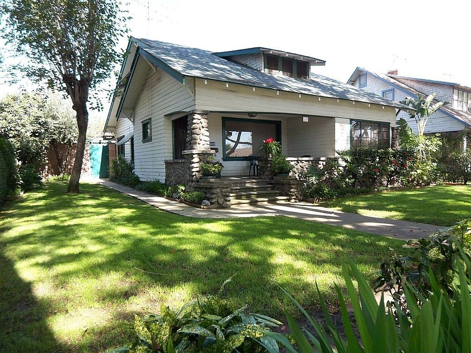 CRAFTSMAN BUNGALOW!