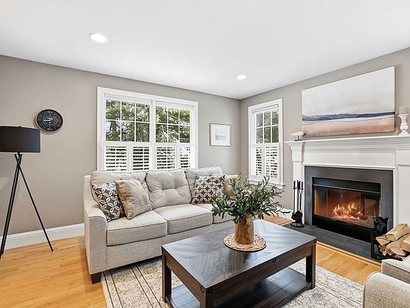 5th image of 18 Red Pine Ln