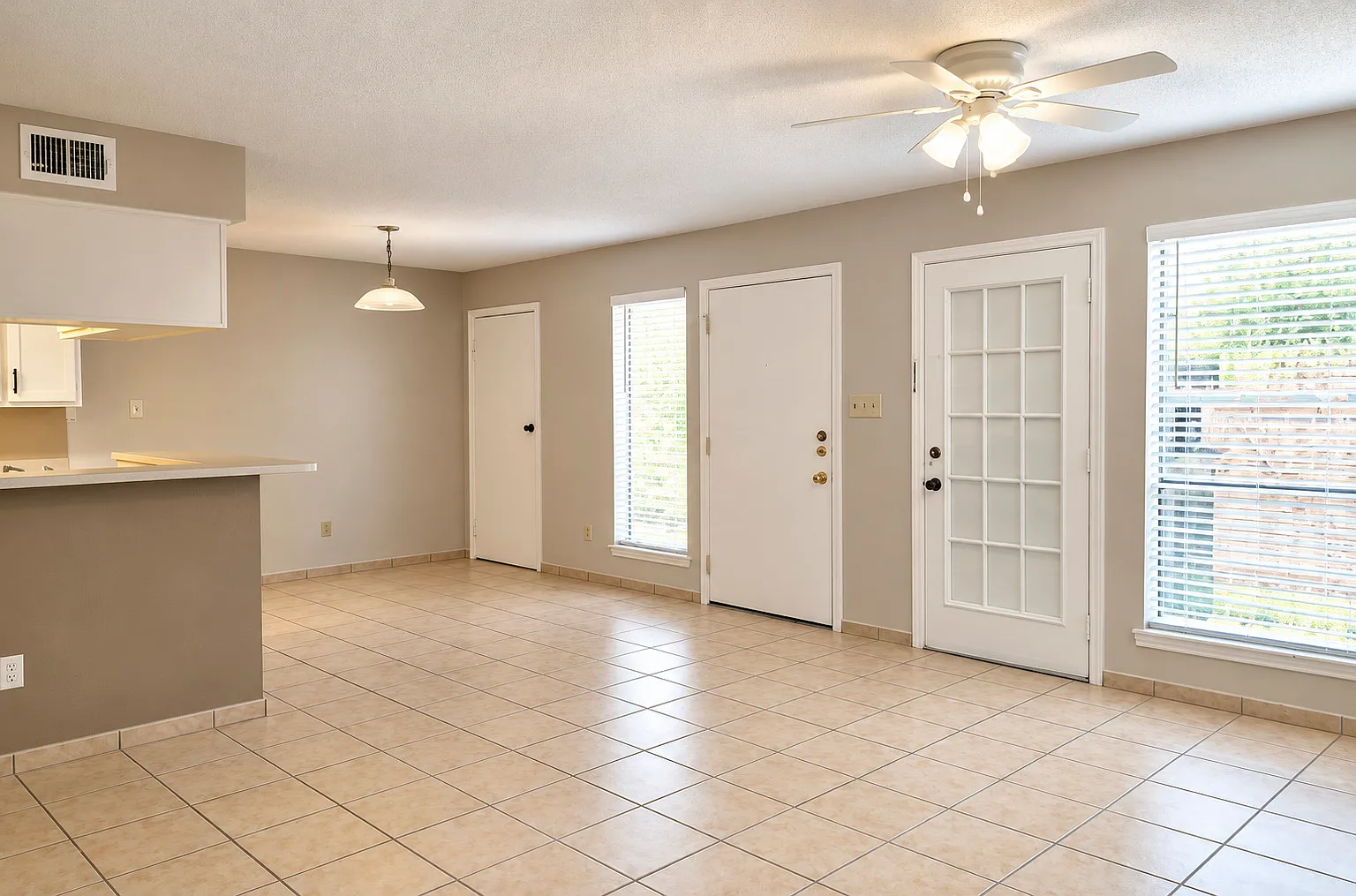 2 bed, 1045 sqft, $835 — Photo 3
